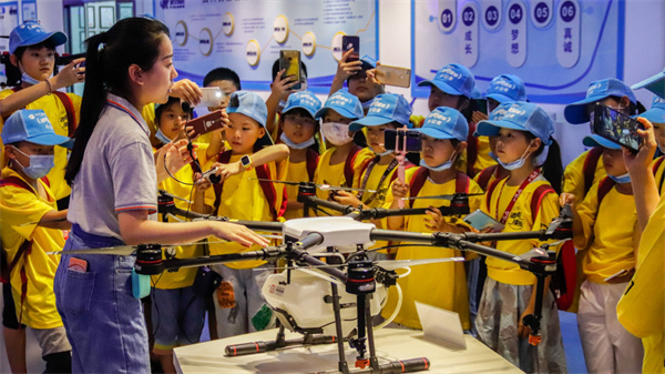 青少年无人机培训加盟