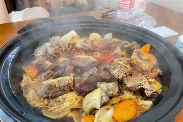 添辉砂锅居加盟费