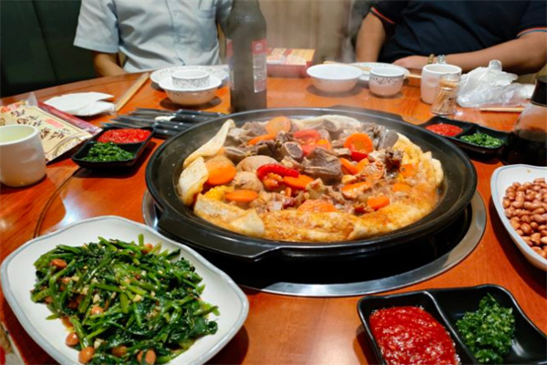 添辉砂锅居加盟费