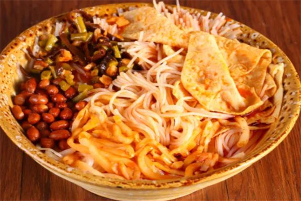 嗦一口螺蛳粉火锅