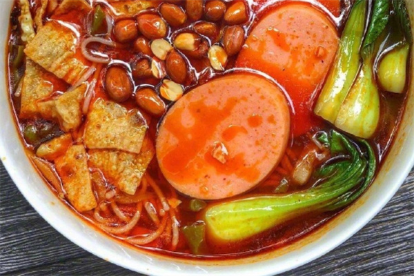 嗦一口螺蛳粉火锅