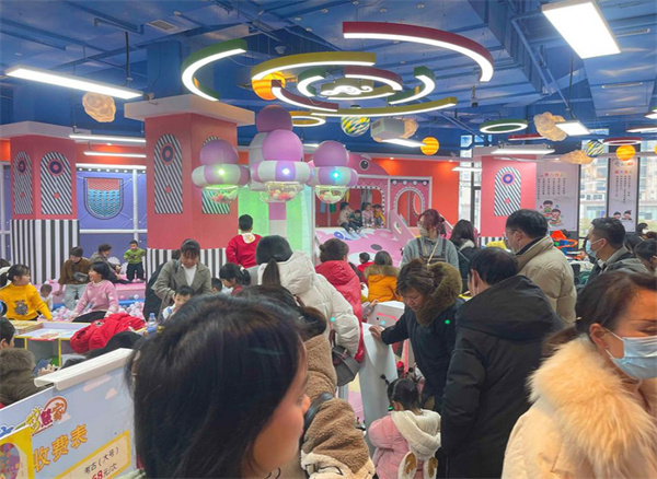 爱智艺儿童乐园加盟