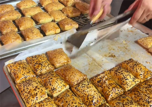 炉见新疆烤包子加盟