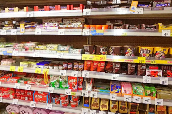 吃货基地零食超市加盟