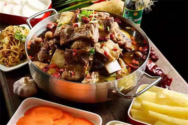 王阿宝牛骨火锅加盟