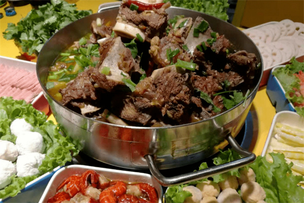 王阿宝牛骨火锅加盟