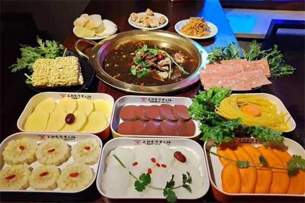 王阿宝牛骨火锅加盟