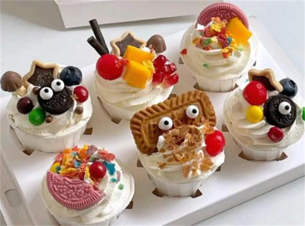 曾小白蛋糕加盟