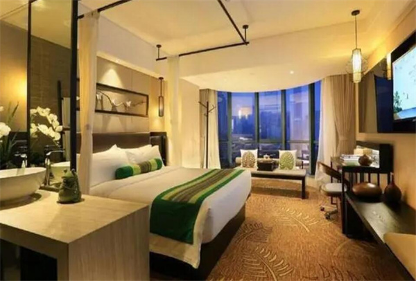 连锁酒店加盟费是多少钱？