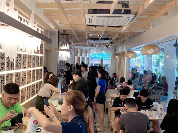 霸王茶姬加盟电话是多少？