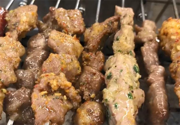 樊千翻两元签炭火烤肉加盟