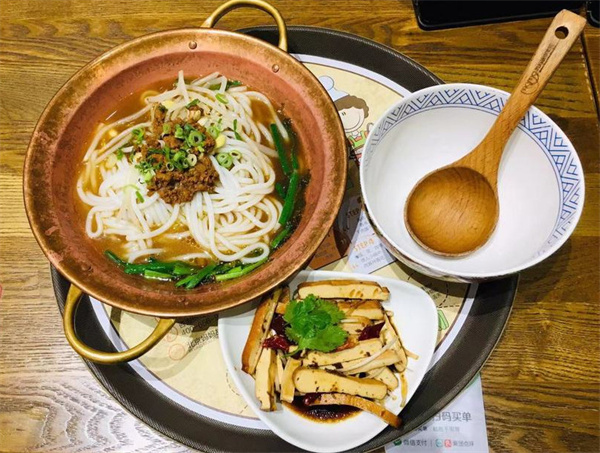 小铜锅乌鸡米线