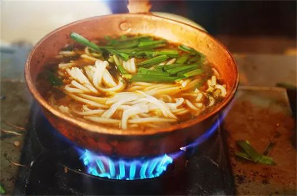 小铜锅乌鸡米线