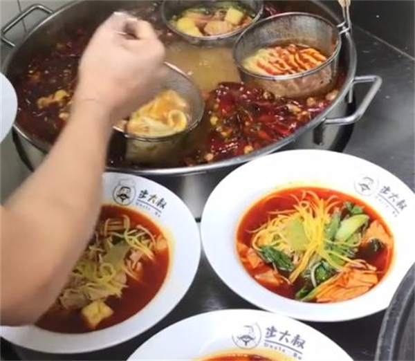 步大叔麻辣烫加盟费用