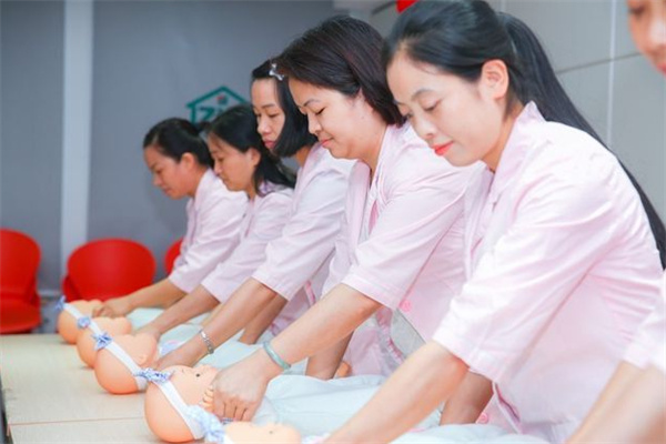 小黄蜂家政公司加盟