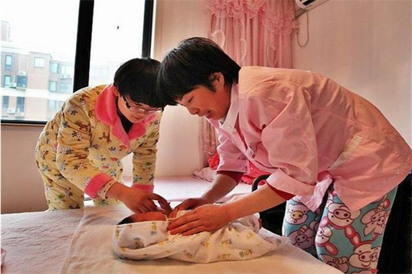 小黄蜂家政公司加盟