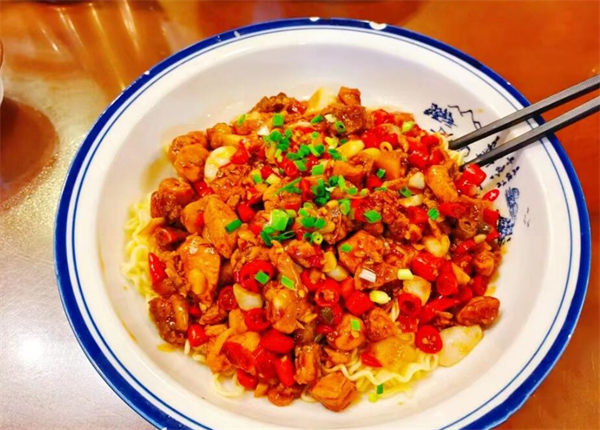 面老怪辣子鸡拌面加盟