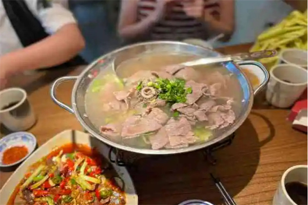 冯四娘跷脚牛肉