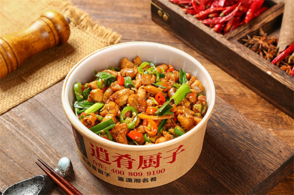 逍肴厨子木桶饭加盟