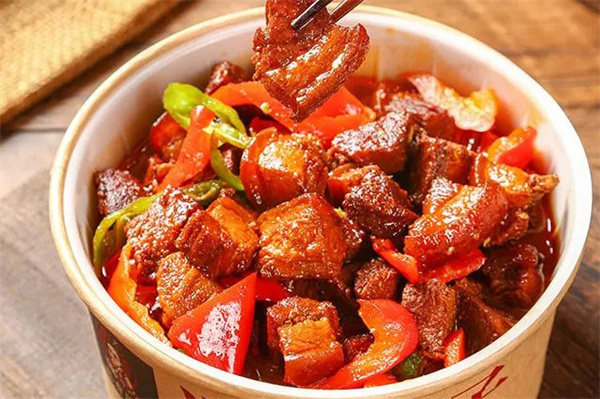 逍肴厨子木桶饭加盟