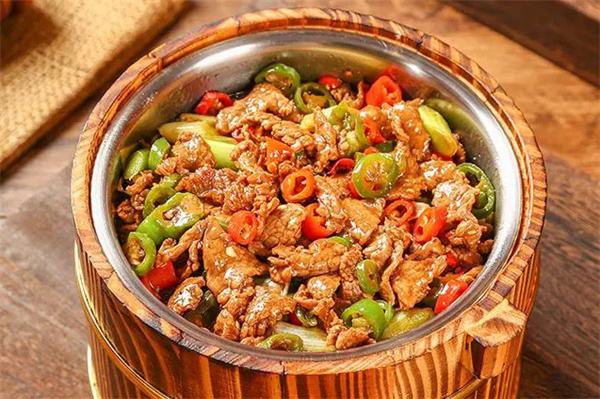 逍肴厨子木桶饭加盟