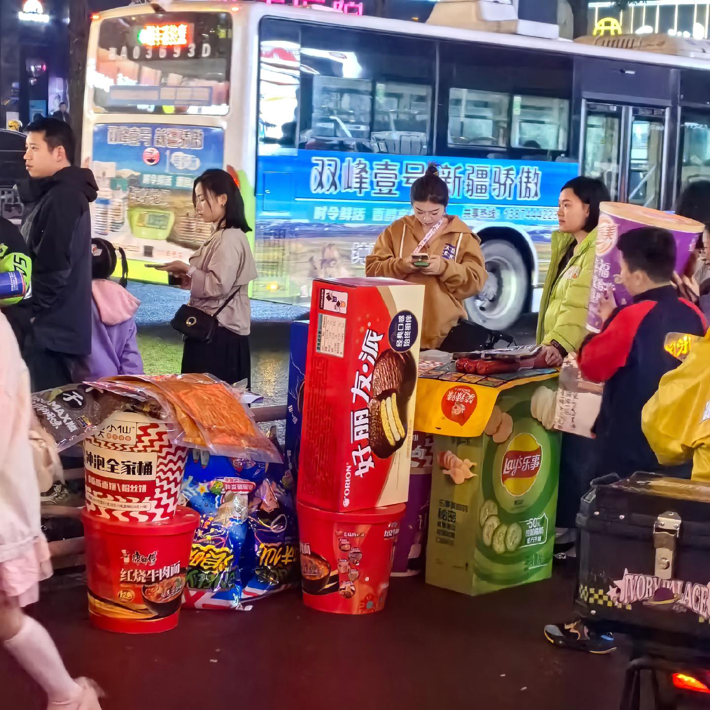 零食很大,真的很大,一旦打开,一周吃不完!