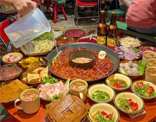 锅倌俚呱呱老火锅加盟