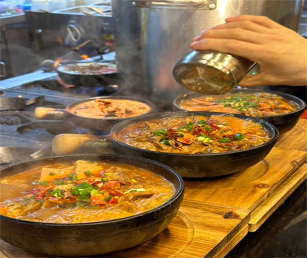 醉阿婆豆花老砂锅:岁月与味道的交织