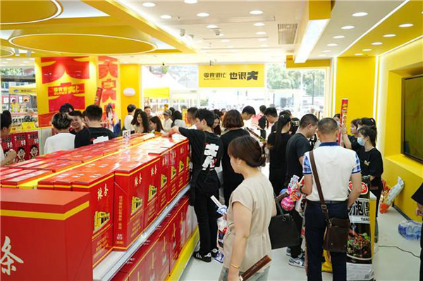 “零食很大”新店再变“大”,新添“零食很辣”!