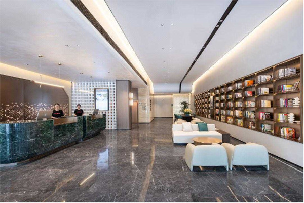 中高端酒店加盟市场的投资选择：亚朵、维也纳国际、兰欧国际的深度解析