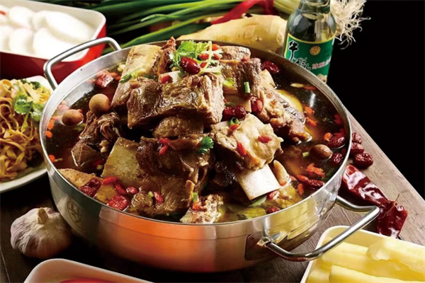 匠一锅草本牛骨火锅加盟费