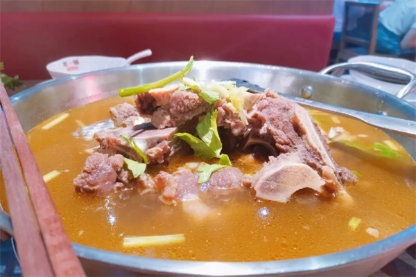 匠一锅草本牛骨火锅加盟费