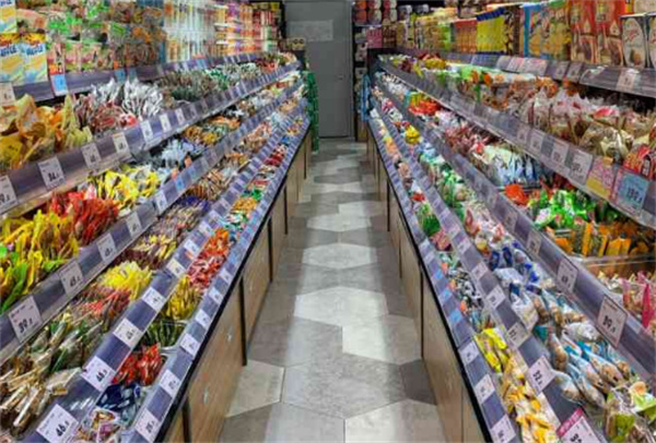 李一鸣零食加盟