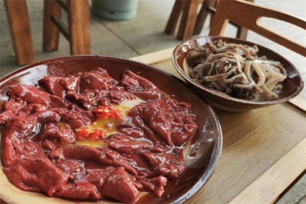 椒二哈牛杂火锅加盟