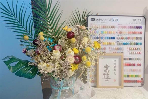 嗨创美365自助美甲加盟