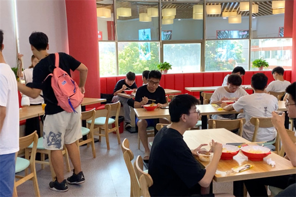 拌壹桶干拌冒菜加盟