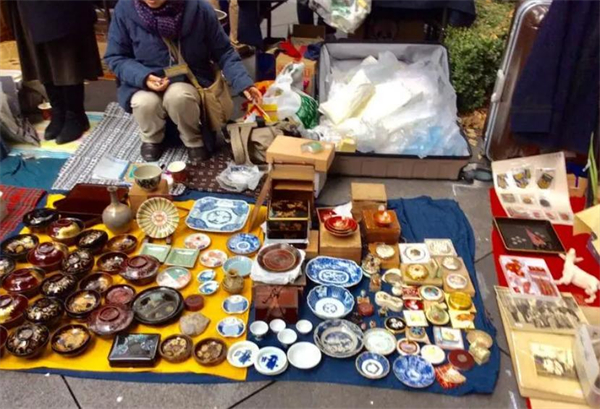 上海外滩可以摆地摊吗？