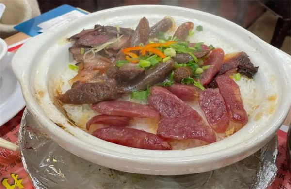 港式炭火煲仔饭