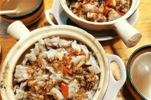 港式炭火煲仔饭