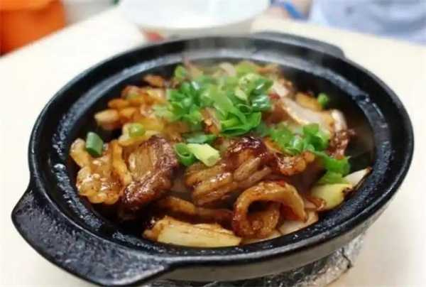 港式炭火煲仔饭