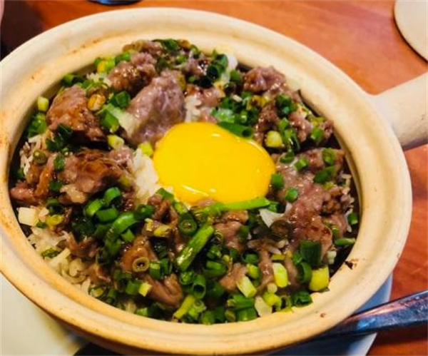 港式炭火煲仔饭