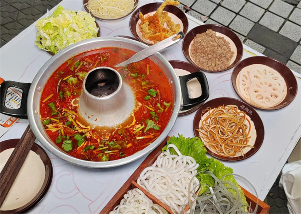 碰湘地火锅米粉加盟