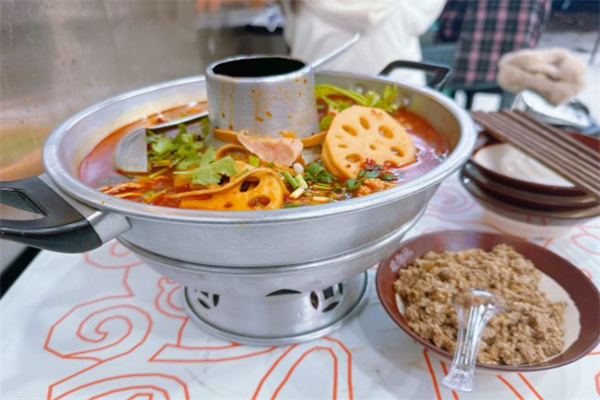 碰湘地火锅米粉加盟