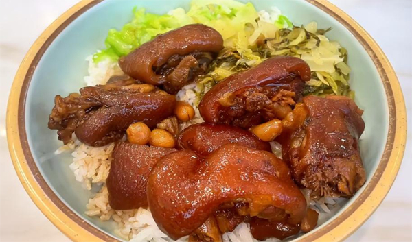 猪娃子猪脚饭加盟