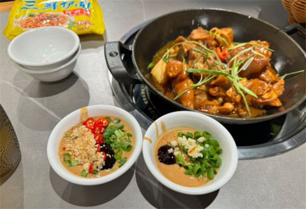 猪脚荣猪蹄火锅加盟