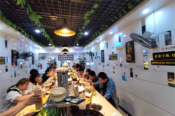 醉巴厨旋转小火锅加盟