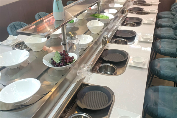 醉巴厨旋转小火锅加盟