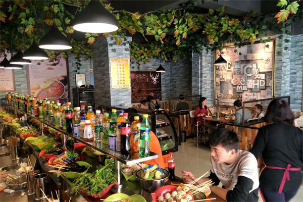 醉巴厨旋转小火锅加盟