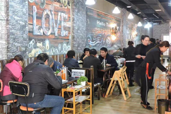 醉巴厨旋转小火锅加盟