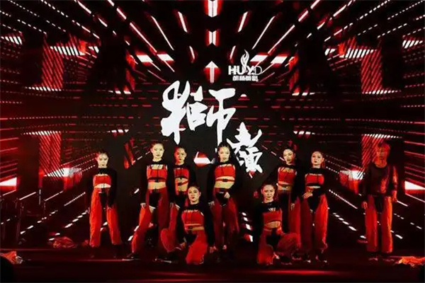 胡杨舞蹈
